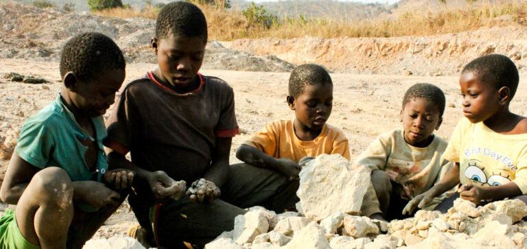 Trabajo infantil en las minas de RD del Congo - World Vision