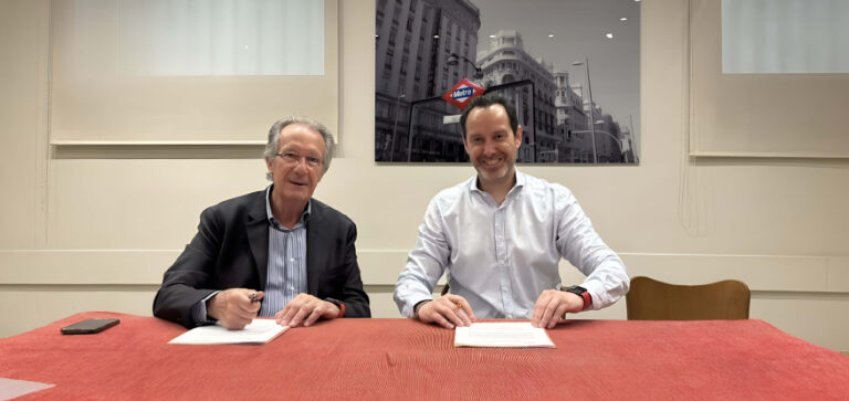 El presidente del CEDDD, Albert Campabadal, y Ángel Trejo Pintado, su homólogo en Special Olympics Madrid, firman el acuerdo